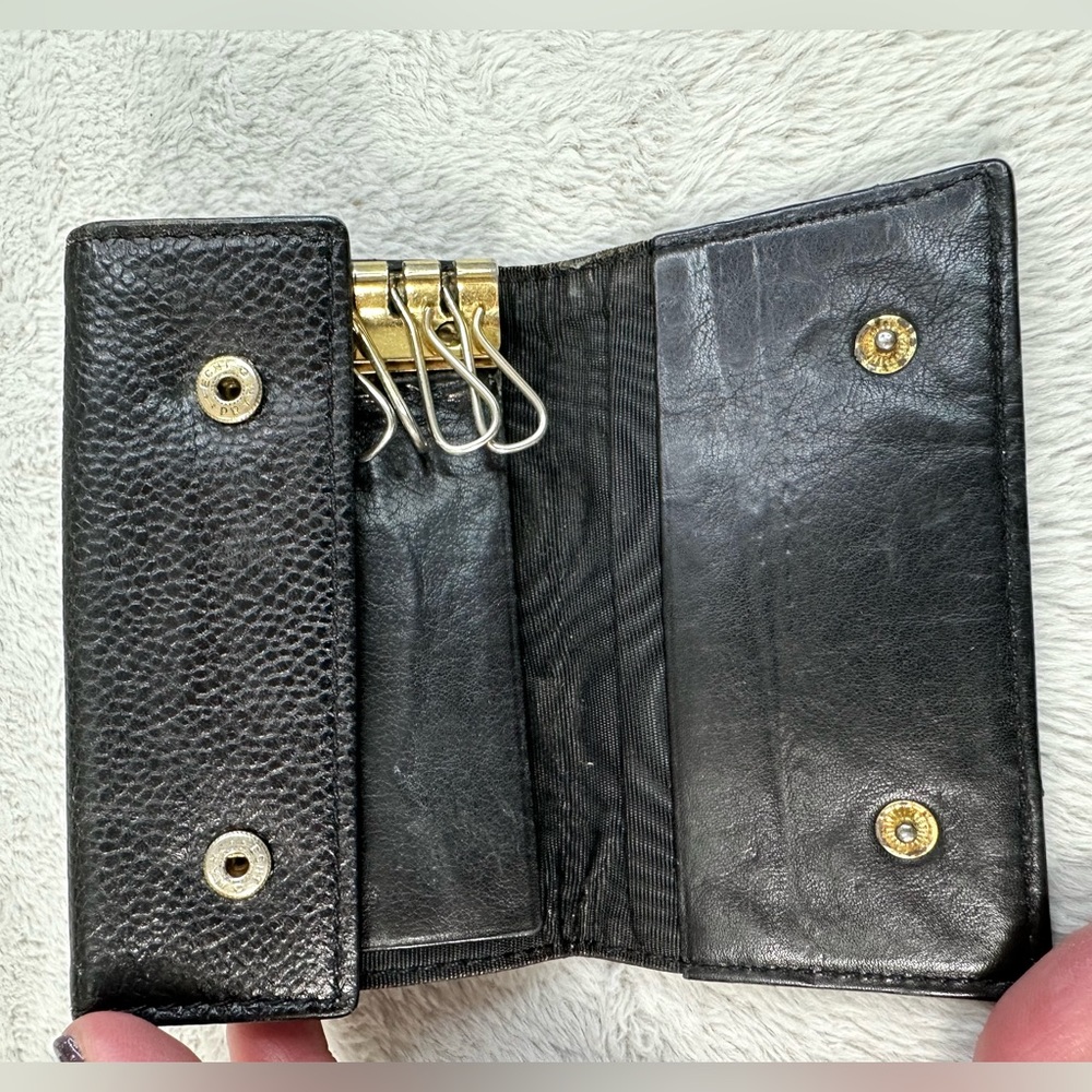 ❌SOLD❌🖤CHANEL Caviar CC Key Holder - Picture 5 of 10